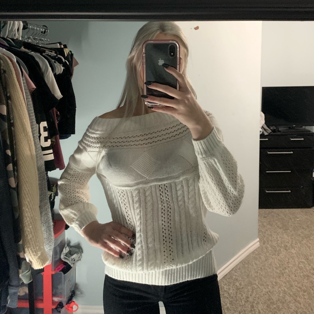 ❤️ 3/$30 - Off the Shoulder Knit Sweater